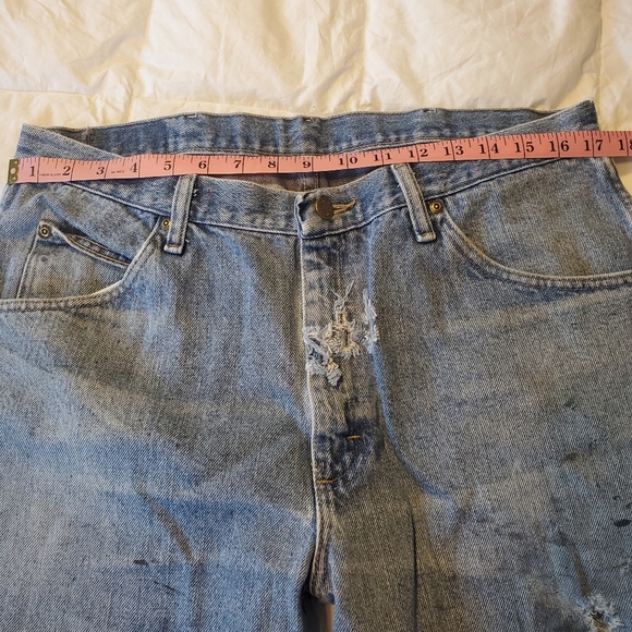 Distressed Wrangler Jeans - Picture 5 of 7